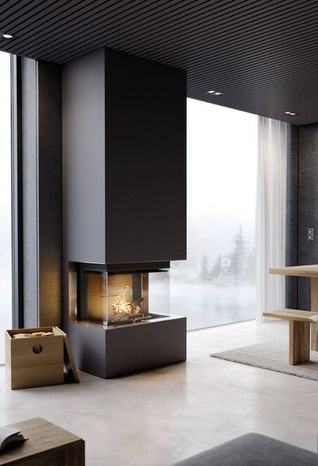 La cheminée à bois VISIO 3 UNIQ montre directement les flammes grâce à sa vitre tri-face avec cadre invisible et se trouve dans un salon moderne gris foncé