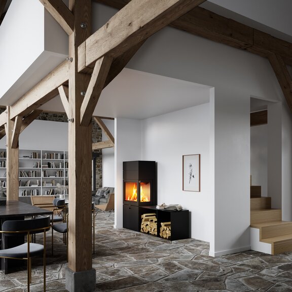 Poêle à bois MAX 600/150 en noir avec une vitre latérale et deux bancs comme modèle d'angle dans une salle à manger ouverte et spacieuse