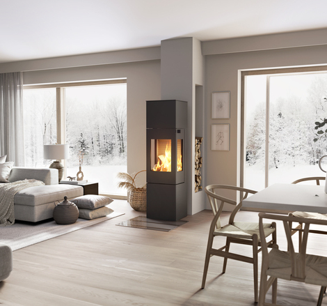 NEXO 160 in Schwarz mit Stahltür Holz-Kaminofen NEXO 160 in Schwarz mit Stahltür und Seitenfenster mitten im Wohnraum zwischen Esszimmer und Wohnzimmer