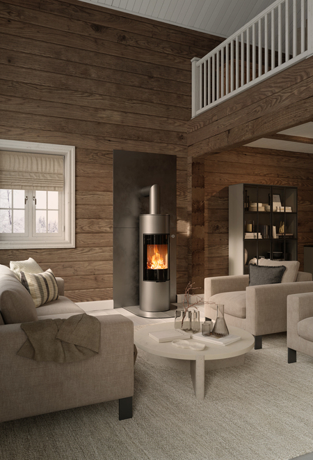 VIVA 140 L en platine avec porte de foyer plein verre sur un mur en bois Poêle à bois VIVA 140 L en couleur platine avec porte de foyer plein verre sur mur en bois dans une maison d'habitation rustique