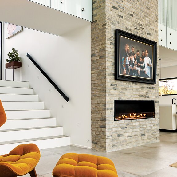 Brûleur bioéthanol Montreal Face dans le salon avec mur en pierre